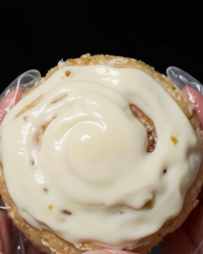 Honey bun Half a dozen cookies