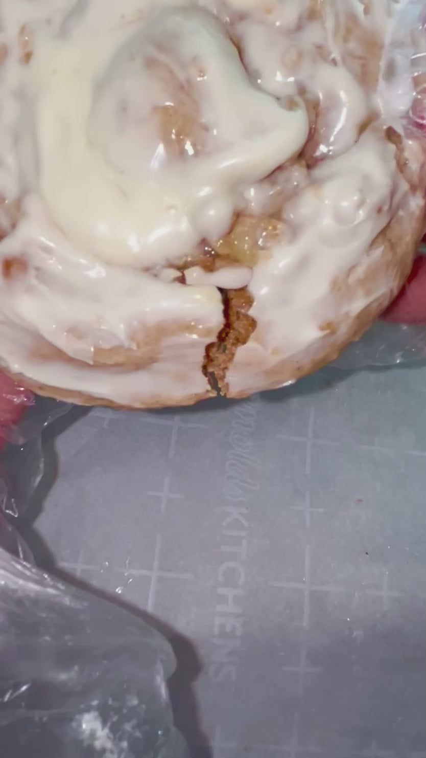 Honey bun Half a dozen cookies